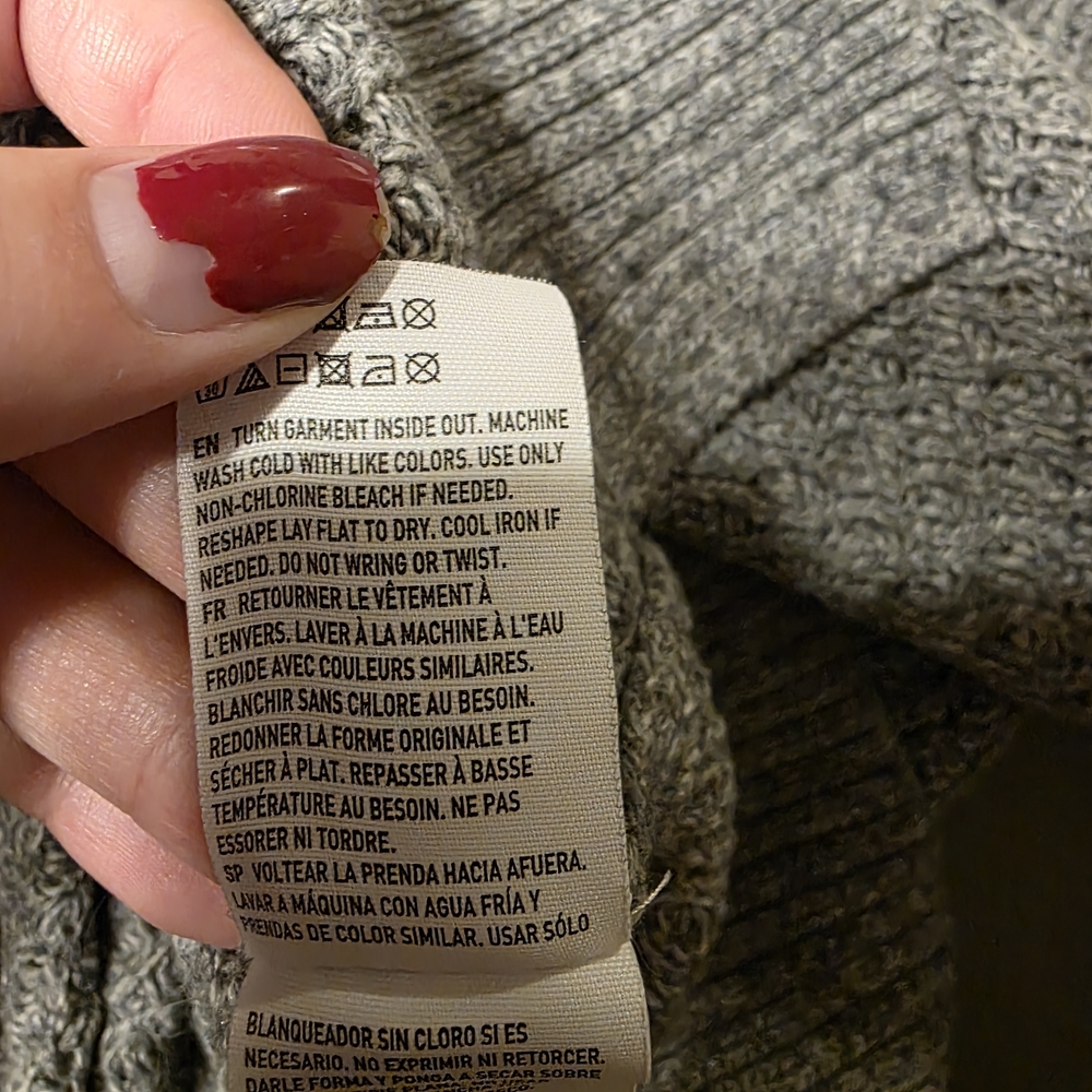 American Eagle Gray Light Academia CozyCore CabinCore V-Neck Women's Sweater - Picture 10 of 10